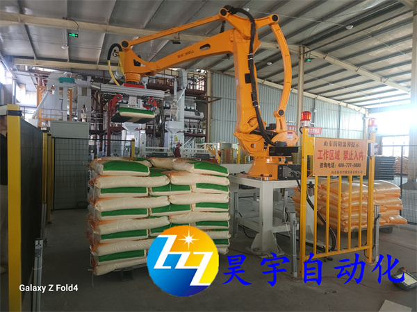 规整物料堆放 码垛机器人保障作业标准统一